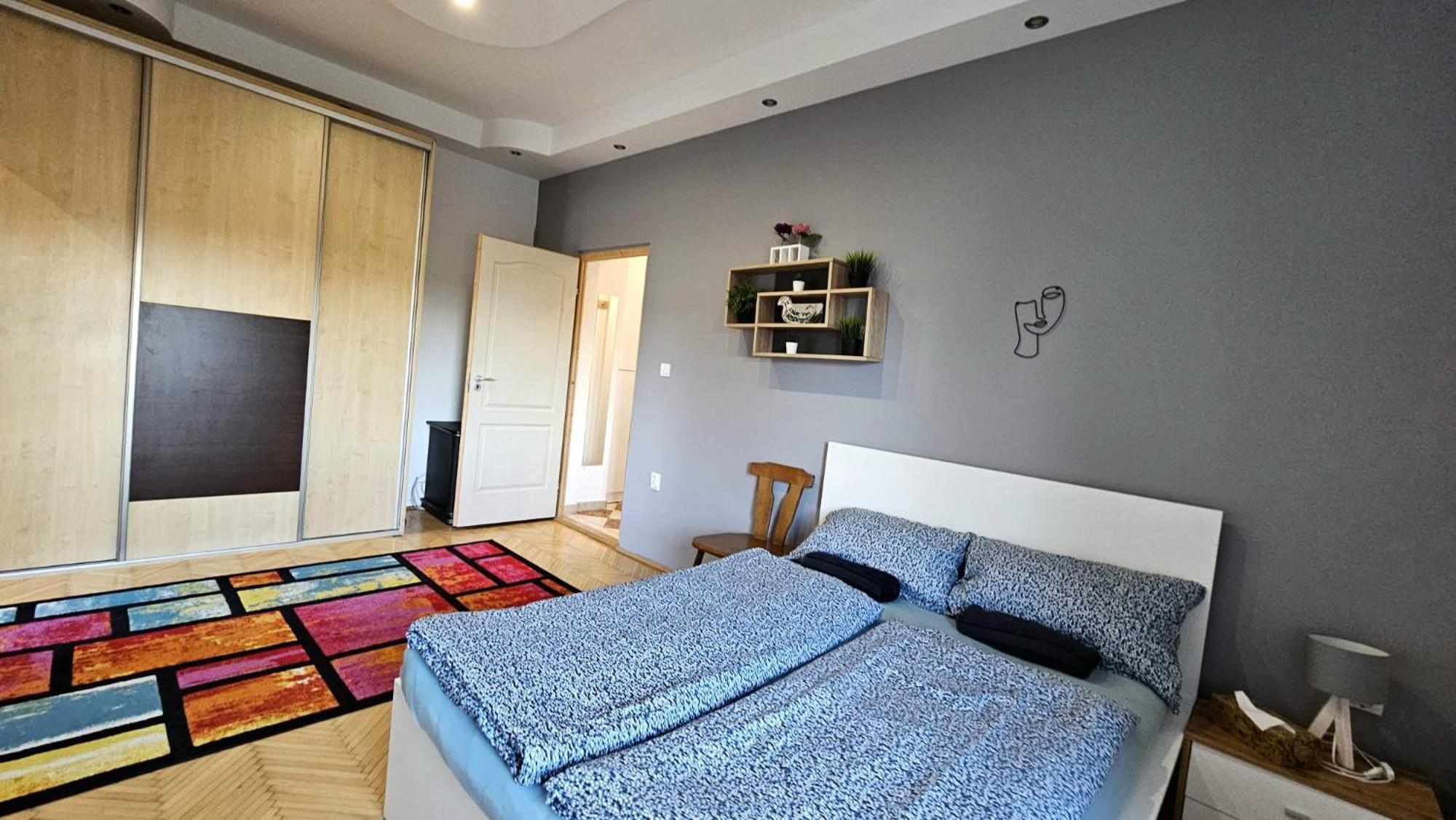 Lovely central apartment with free parking, Központhoz közeli 2 szép szobás lakás Győr Esterno foto