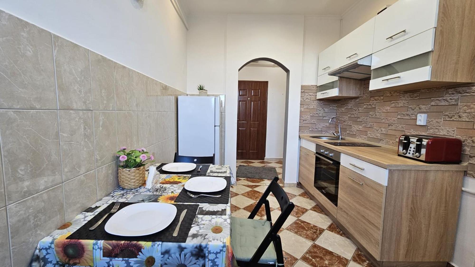 Lovely central apartment with free parking, Központhoz közeli 2 szép szobás lakás Győr Esterno foto