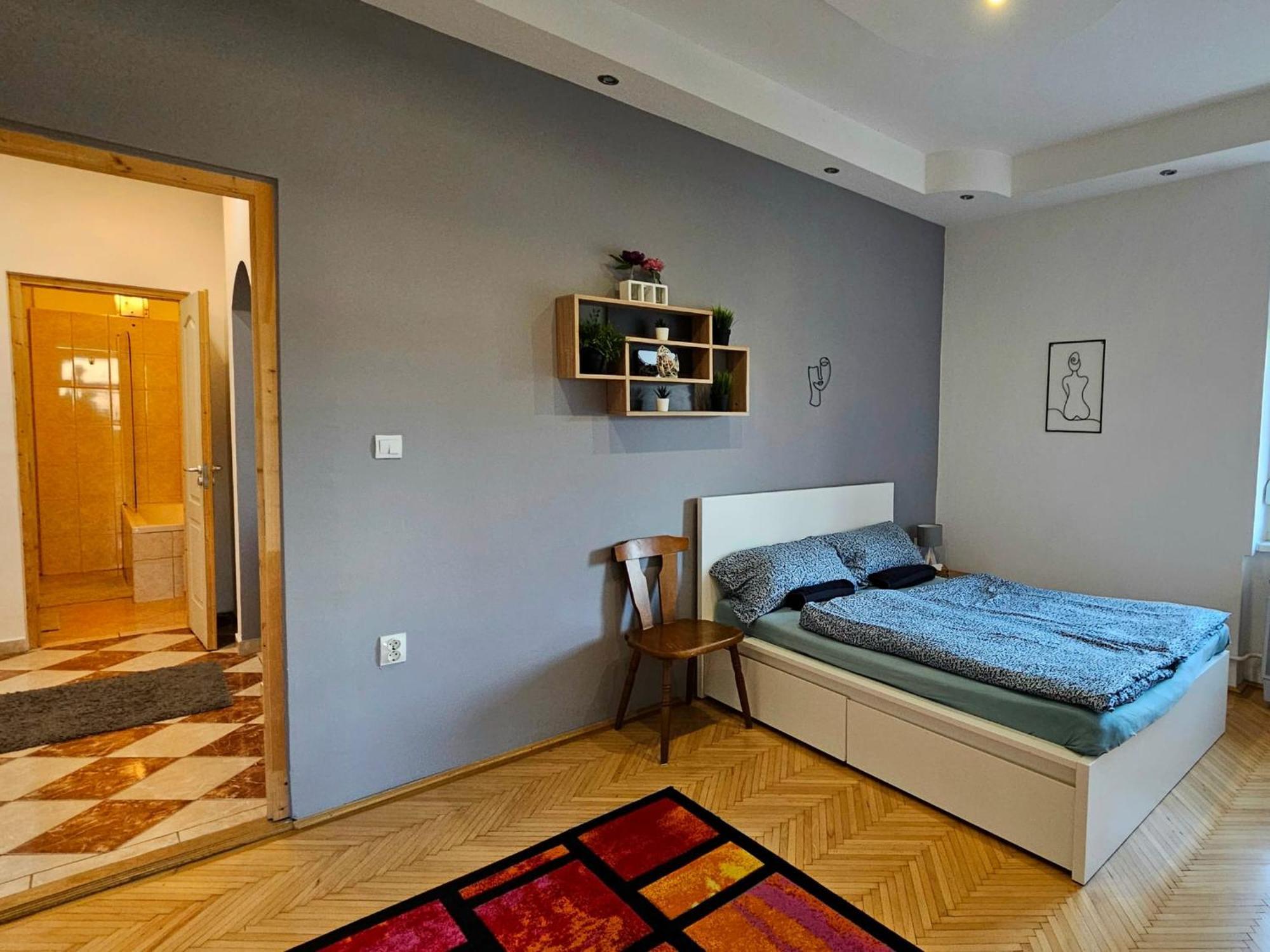 Lovely central apartment with free parking, Központhoz közeli 2 szép szobás lakás Győr Esterno foto