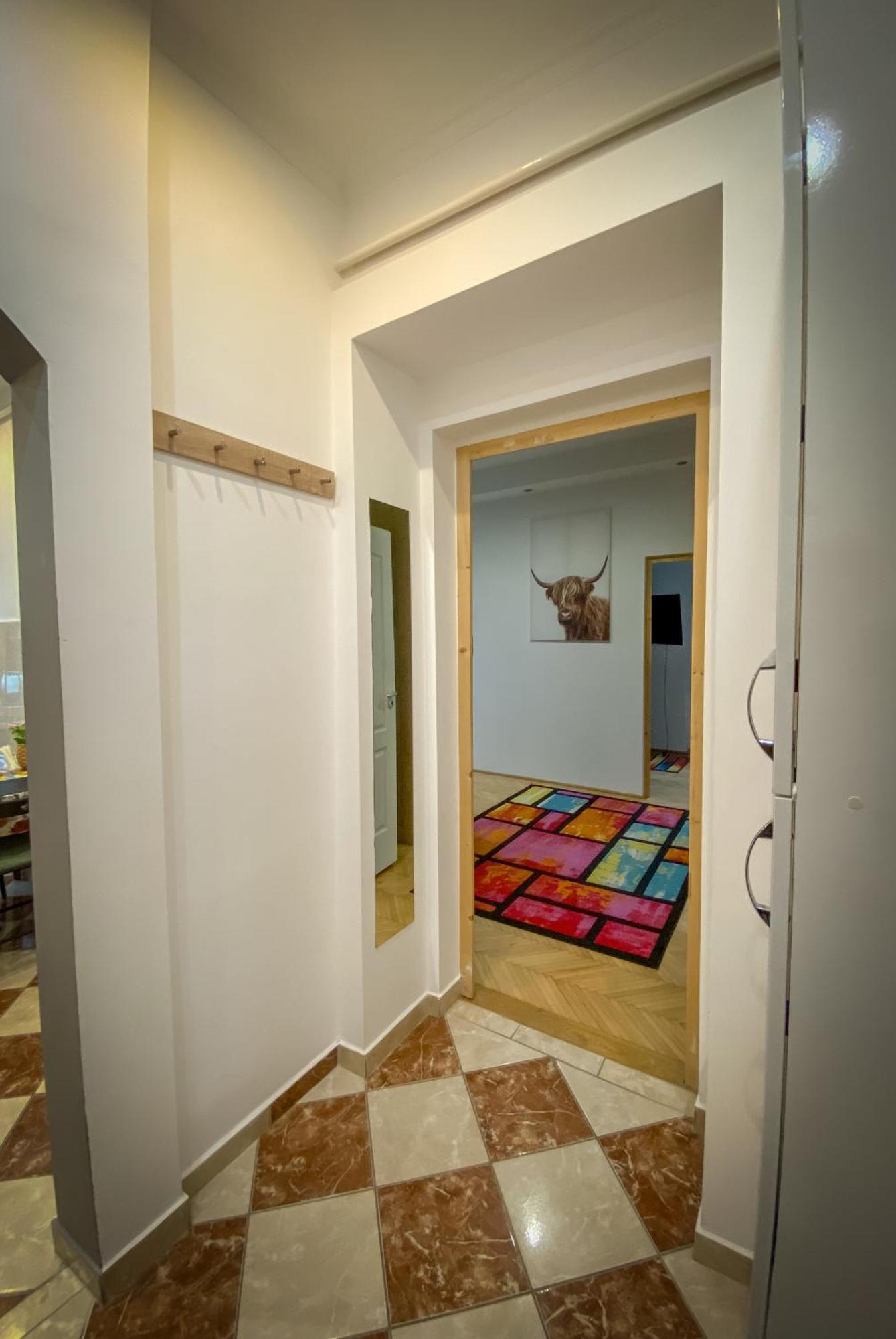 Lovely central apartment with free parking, Központhoz közeli 2 szép szobás lakás Győr Esterno foto
