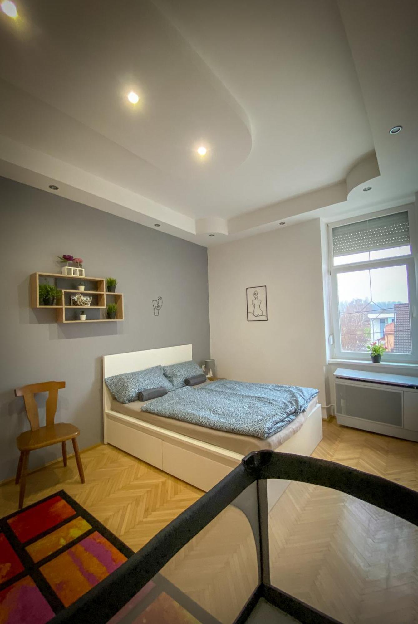 Lovely central apartment with free parking, Központhoz közeli 2 szép szobás lakás Győr Esterno foto