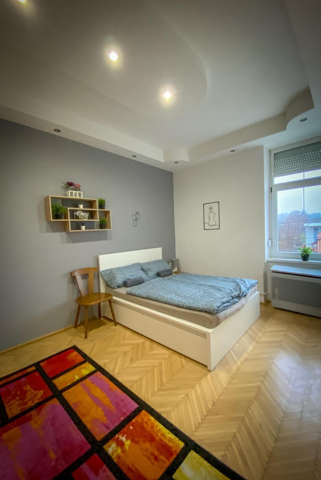 Lovely central apartment with free parking, Központhoz közeli 2 szép szobás lakás Győr Esterno foto