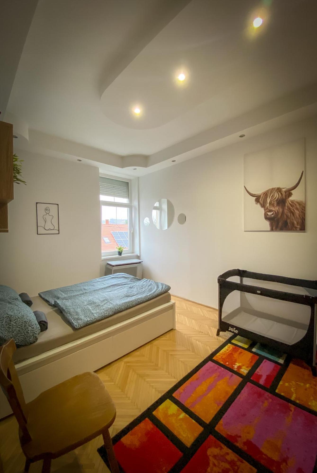 Lovely central apartment with free parking, Központhoz közeli 2 szép szobás lakás Győr Esterno foto