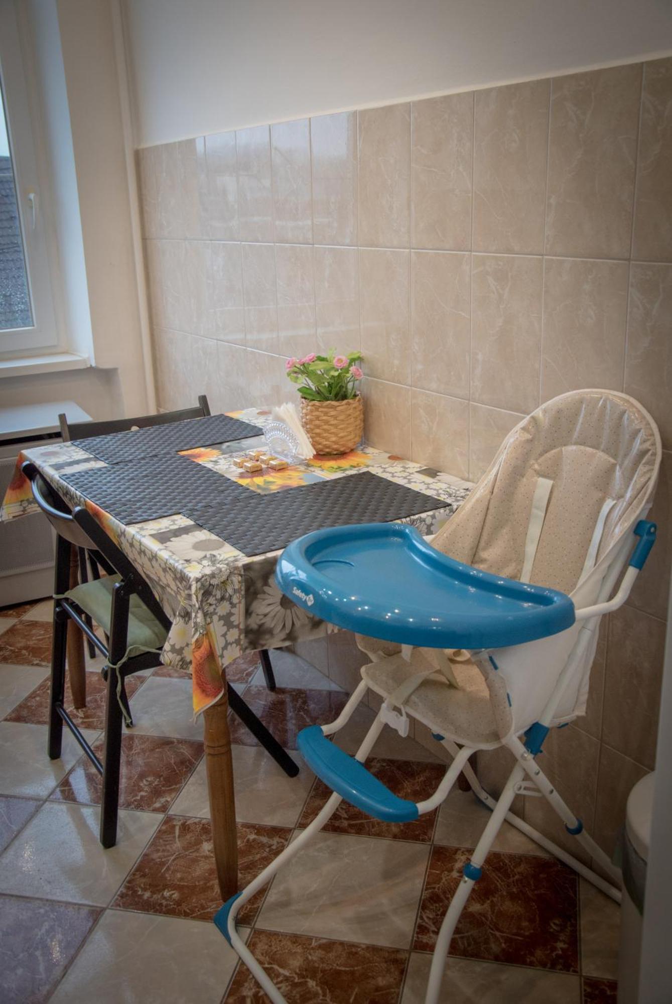 Lovely central apartment with free parking, Központhoz közeli 2 szép szobás lakás Győr Esterno foto