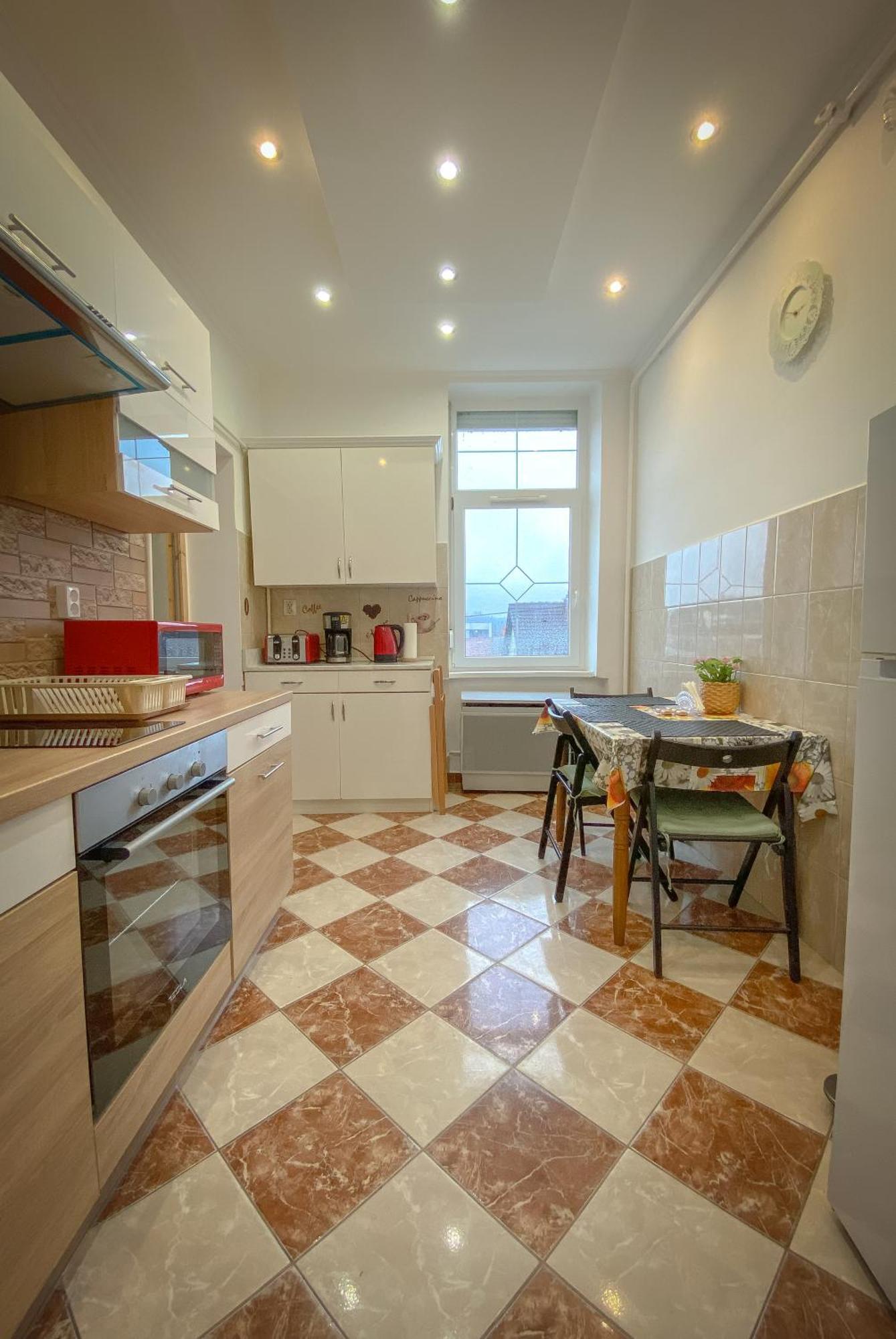 Lovely central apartment with free parking, Központhoz közeli 2 szép szobás lakás Győr Esterno foto