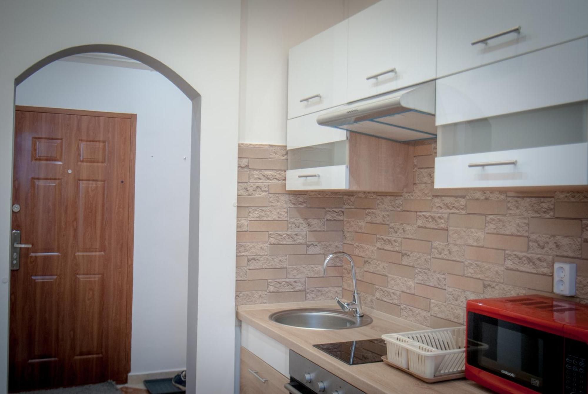 Lovely central apartment with free parking, Központhoz közeli 2 szép szobás lakás Győr Esterno foto